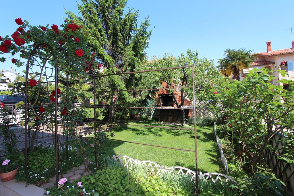 Guest House Aurora 罗维尼 外观 照片