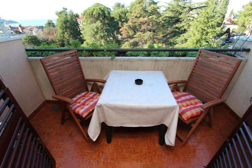 Guest House Aurora 罗维尼 外观 照片