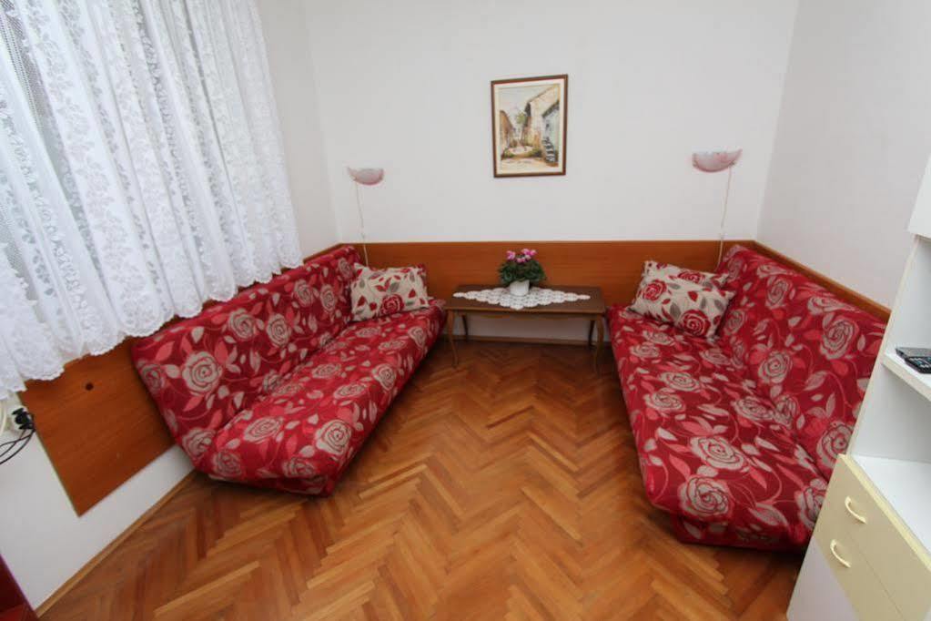 Guest House Aurora 罗维尼 外观 照片